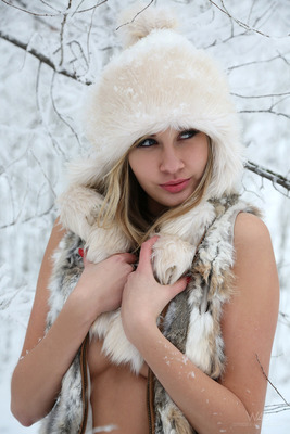 Cute Young Blonde Holy Nude in The Snow for Watch4Beauty - Pic #12