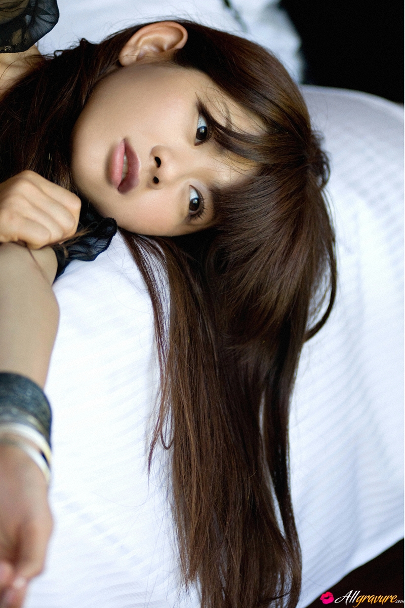 Hot Japanese Girl Stipping for Allgravure - Pic #6