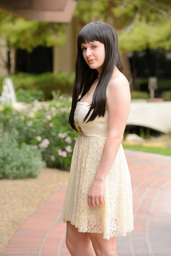 Danielle Masturbates In Courtyard - Pic #21