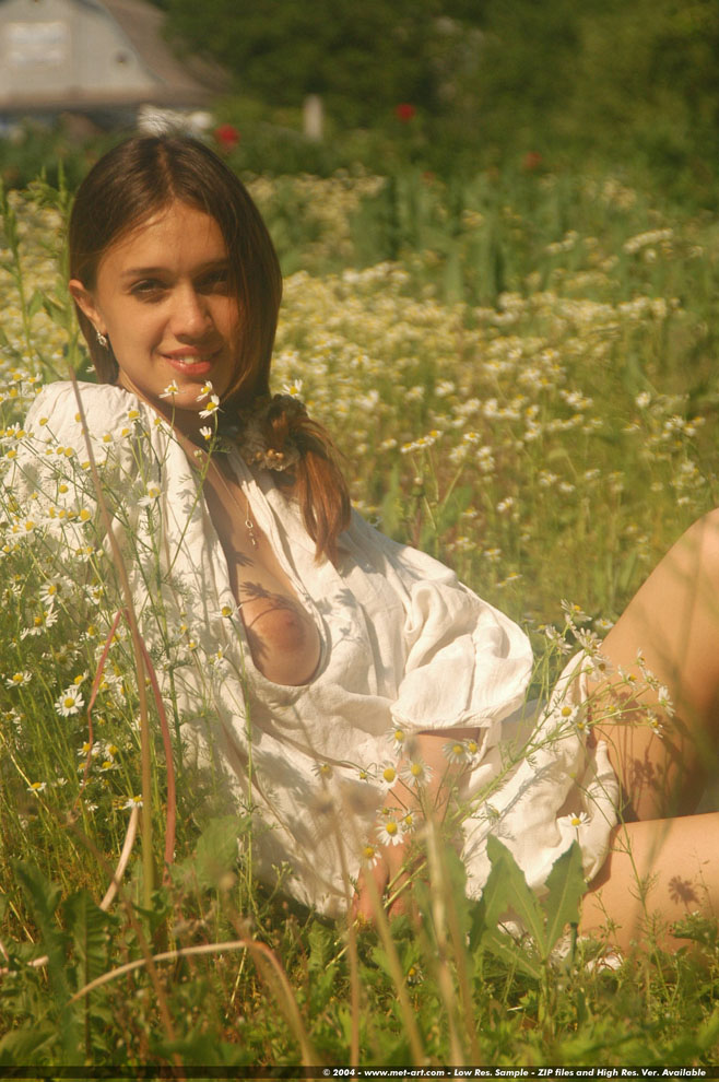 Nude Countryside Teen - Pic #12