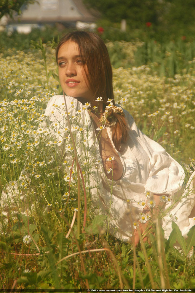 Nude Countryside Teen - Pic #2