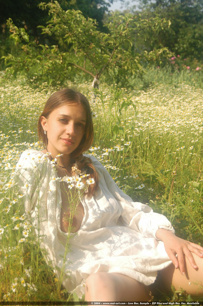 Nude Countryside Teen - Pic #11