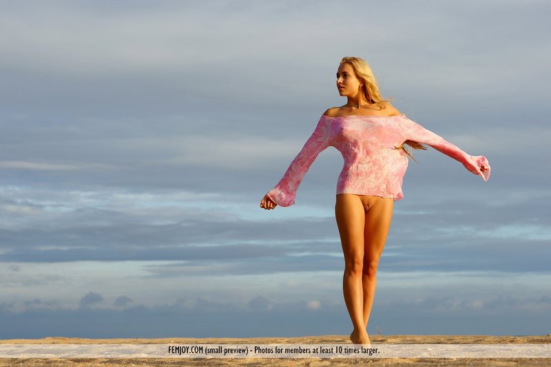 Femjoy Babe Kaethe Glamour At The Beach - Pic #5