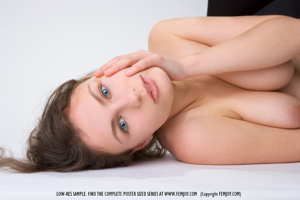 Just A Perfect Babe - Pic #8