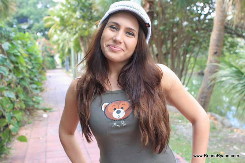 Hotty in hotpants - Pic #6