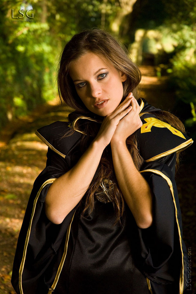 Sweet Pussy In The  Forest - Pic #3