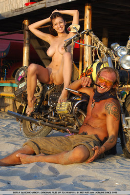 Hot Nude Girl On Bike - Pic #02