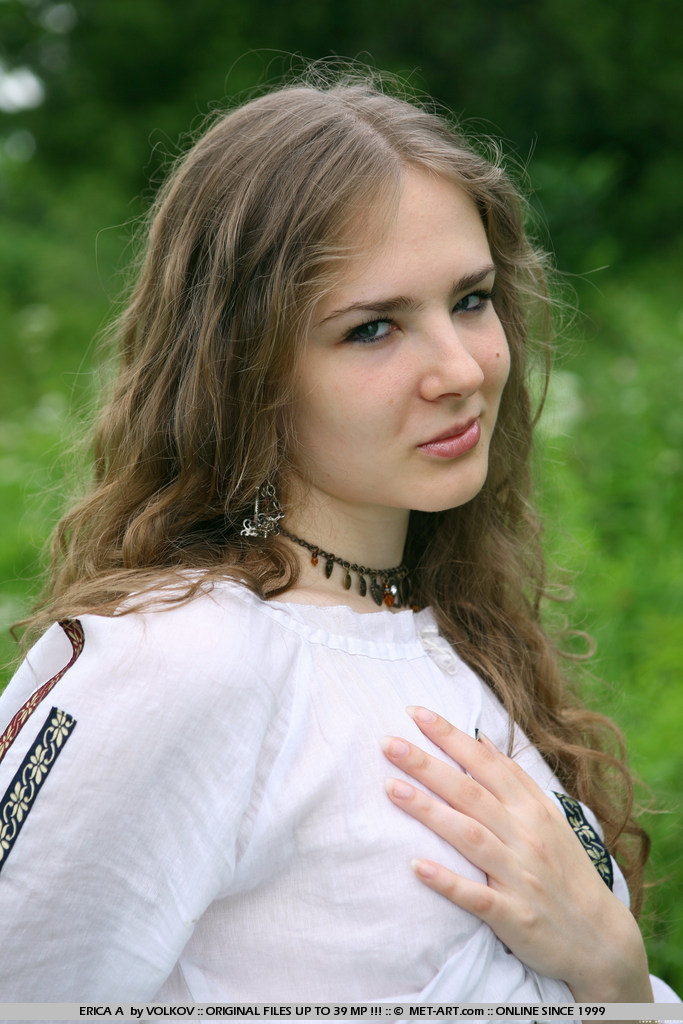 Erika Naked In The Tall Grass - Pic #0