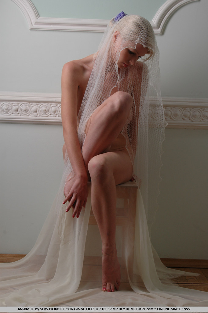 Statuesque Busty Blonde - Pic #10