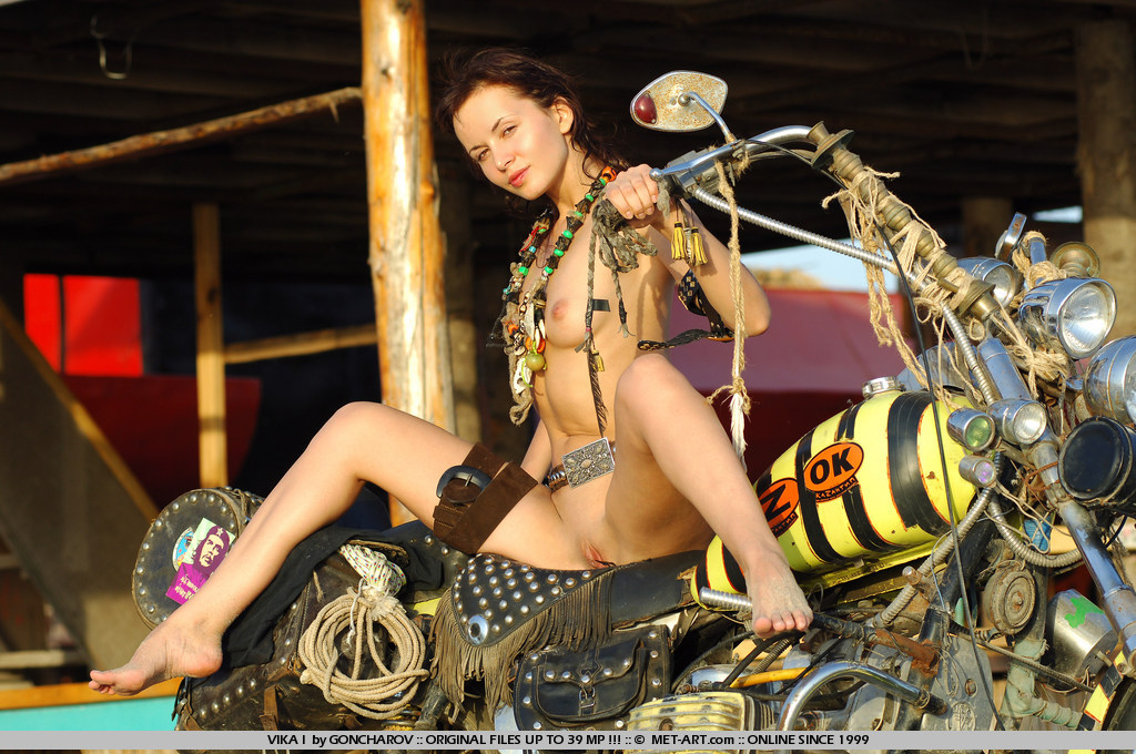 Nice Pussy On Bike - Pic #3