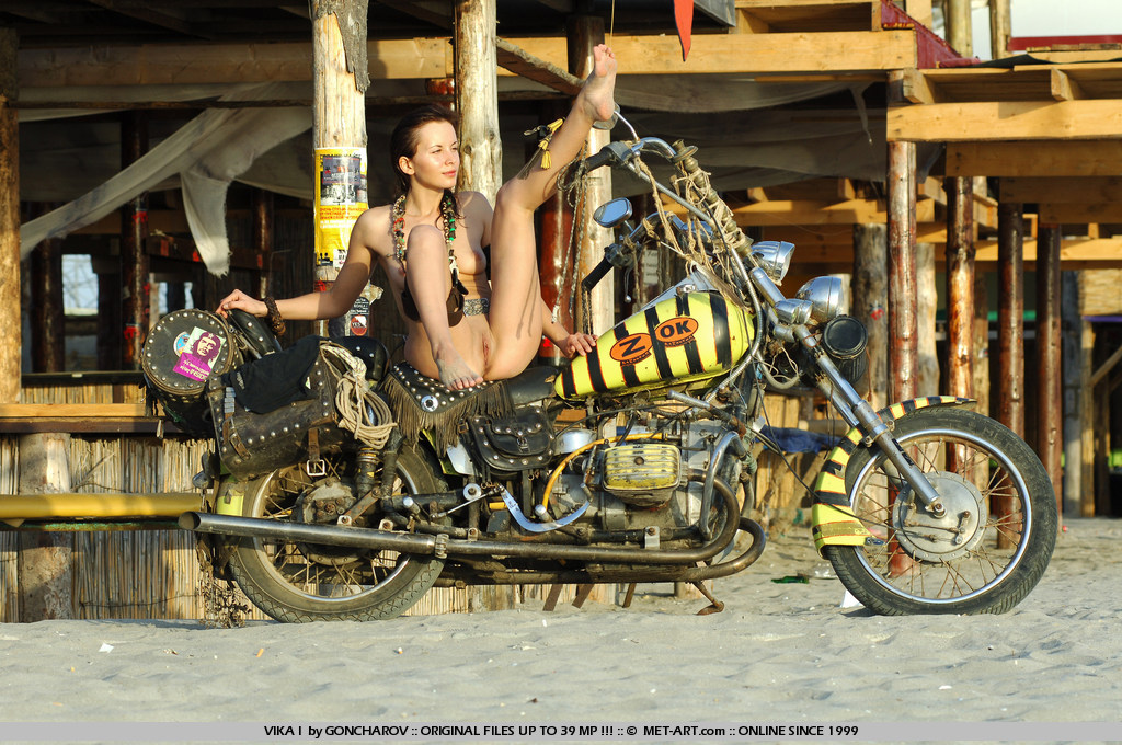 Nice Pussy On Bike - Pic #13