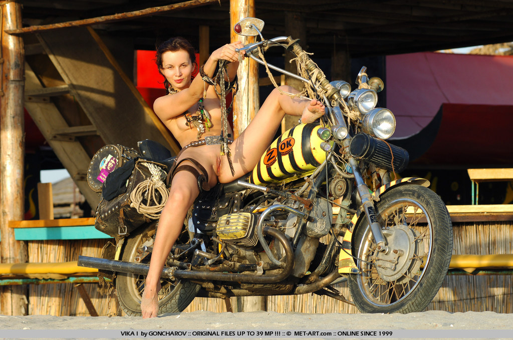 Nice Pussy On Bike - Pic #12