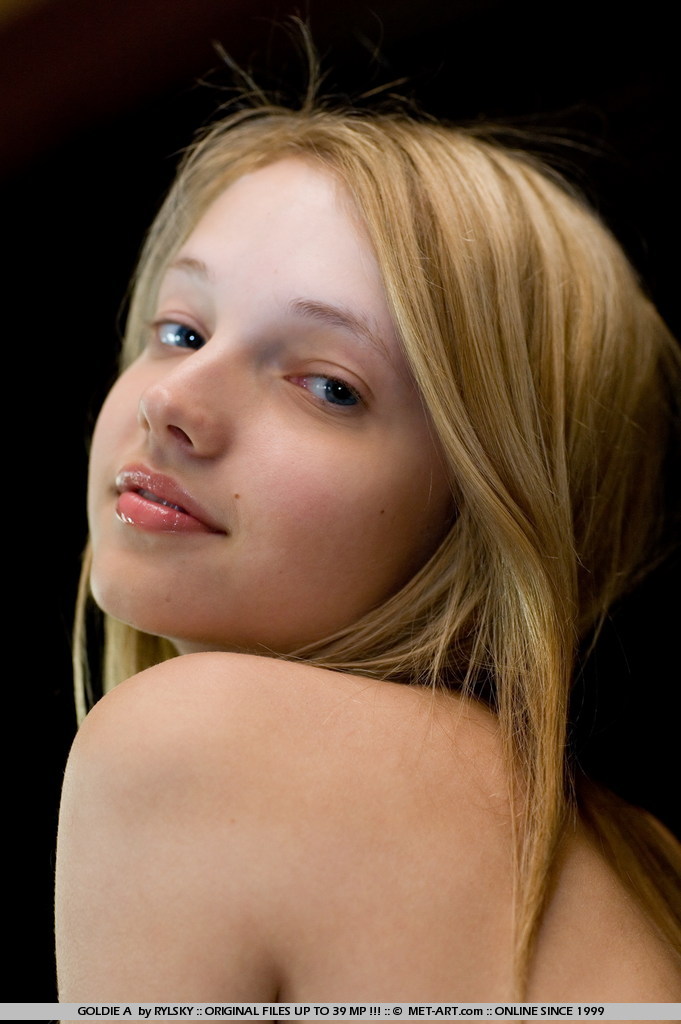 Young And Innocent Looking Girl - Pic #14