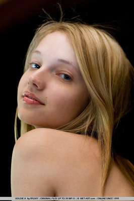 Young And Innocent Looking Girl - Pic #03
