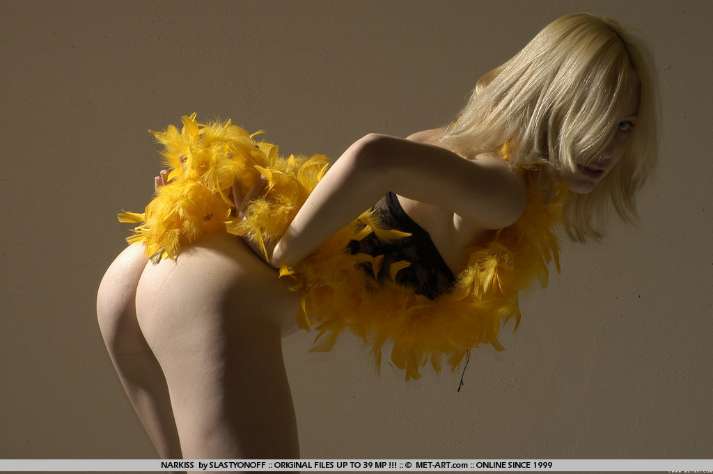 Elegant Blonde And Naked - Pic #7