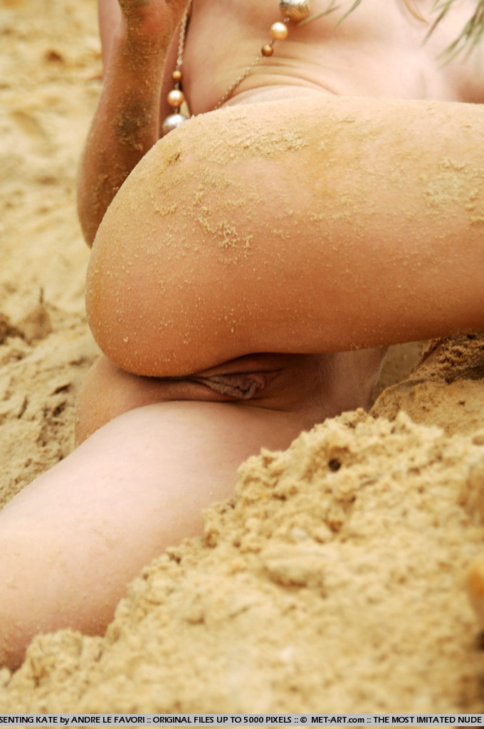 Beauty Digging In The Dirt - Pic #1