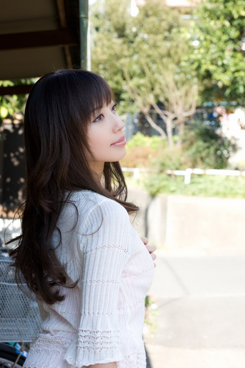 Beautious asian girl shows her goods - Pic #4