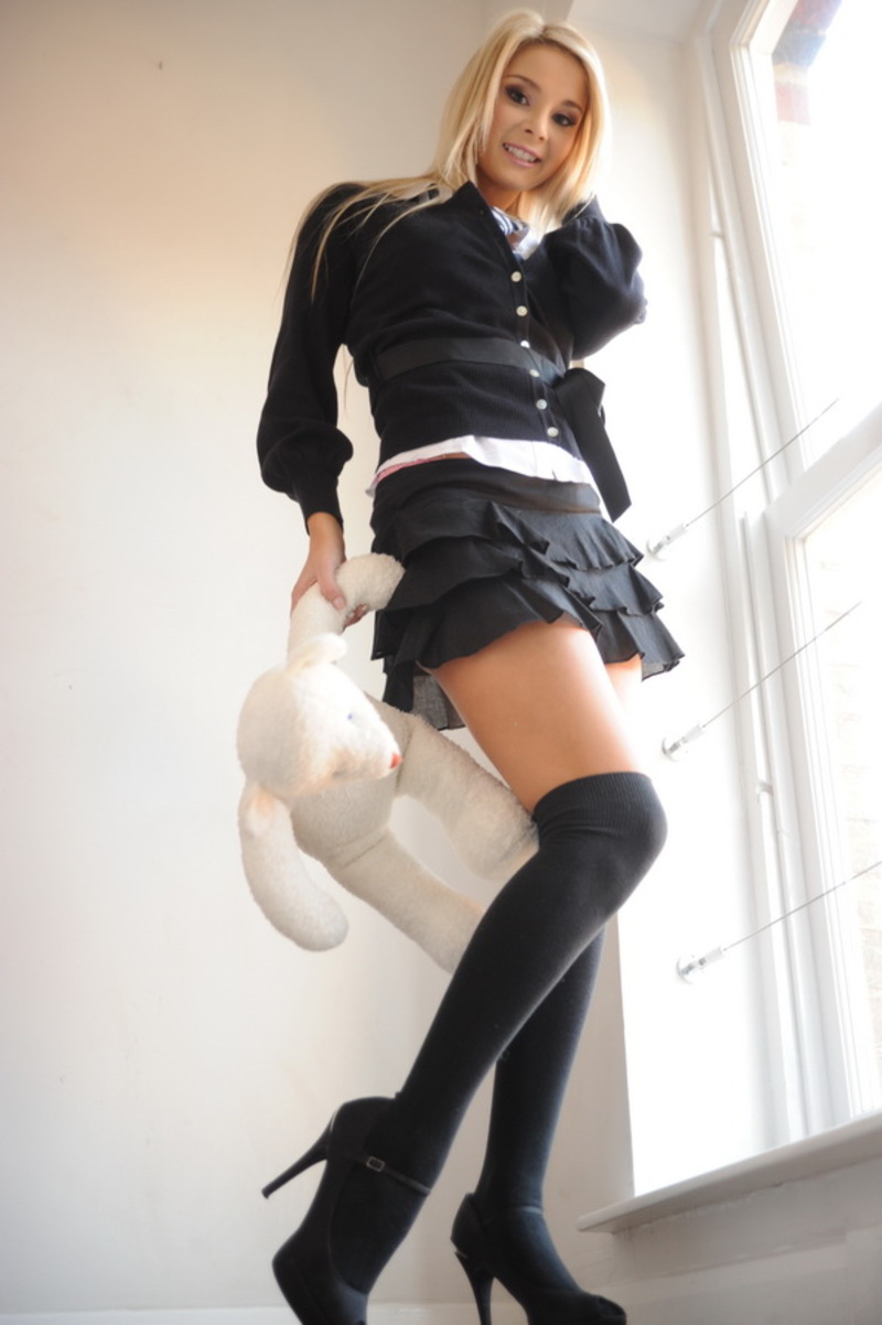 St Mackenzie Babe Catched On The Stairway - Pic #18