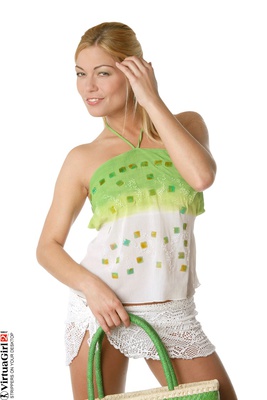 Little Green Riding-Hood - Pic #02