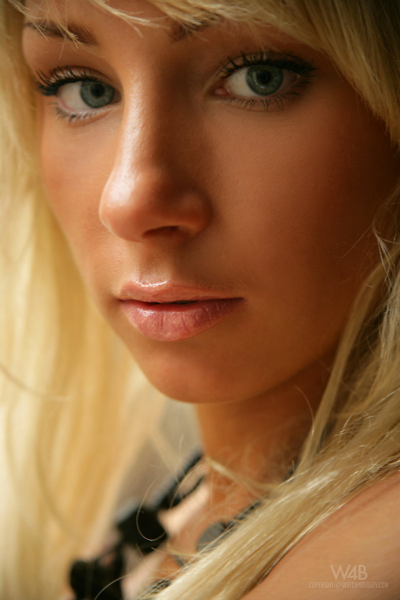 Blonde Teen In The Window - Pic #10