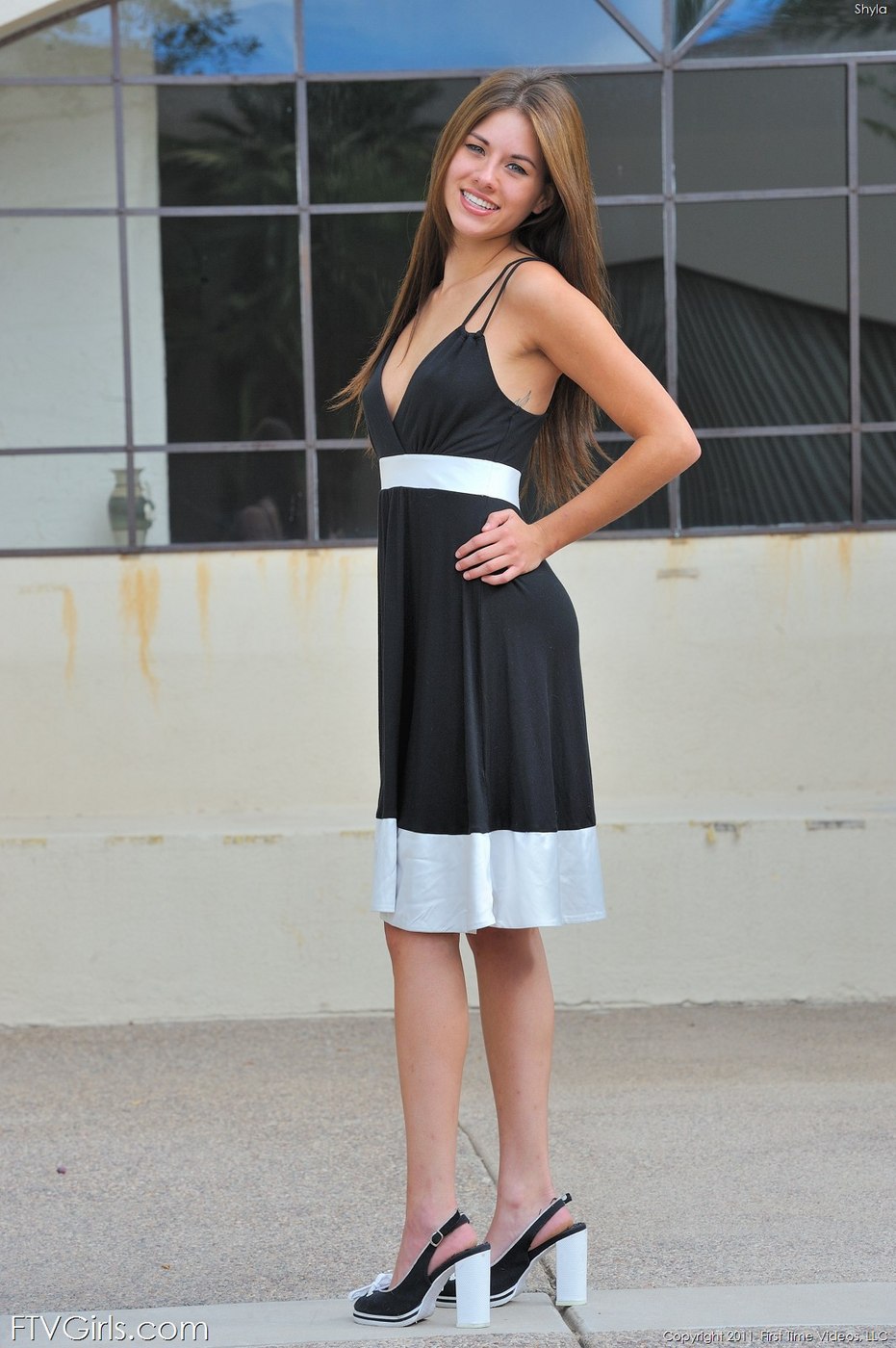 Hot Teen Shyla Flashing In Public - Pic #9