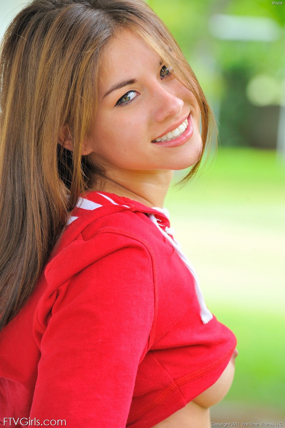 Cute Teen Shyla Playing With Dildo In Public - Pic #0