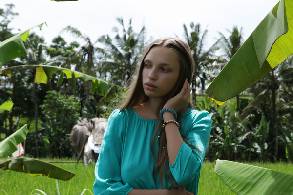 Elin On An Adventure Via Met-Art - Pic #03