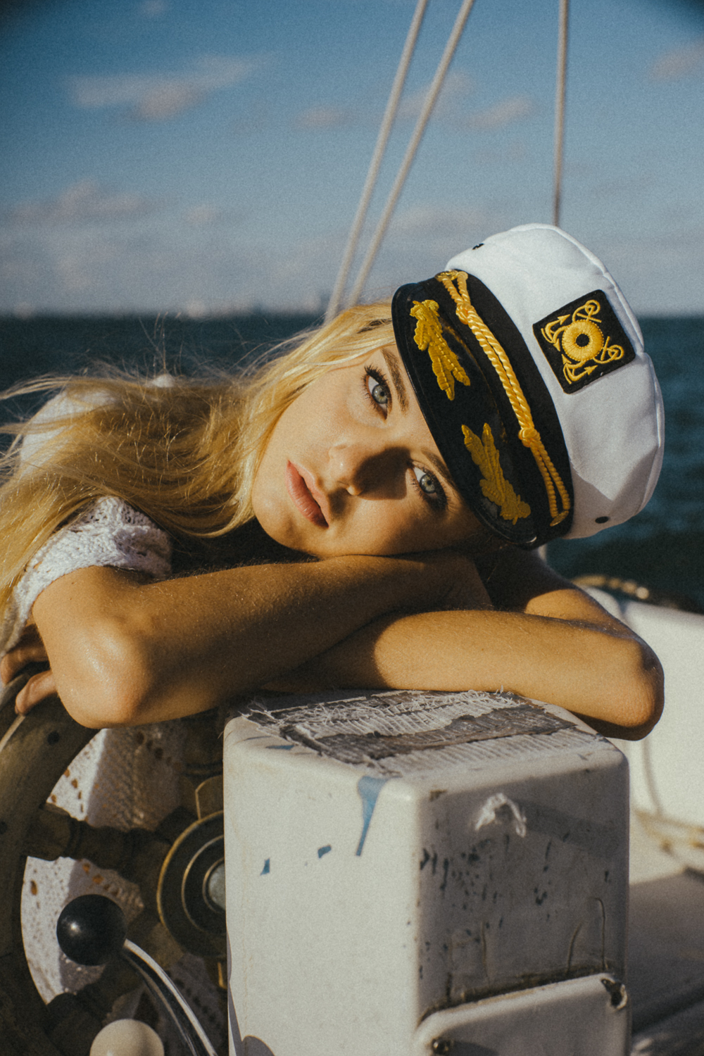 Busty Blonde Hottie Ellie Ottaway - Pic #8