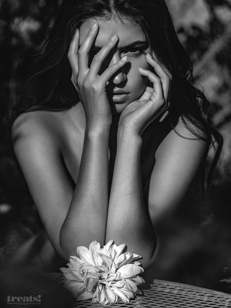 Nude Beauty Elizabeth Elam - Pic #9