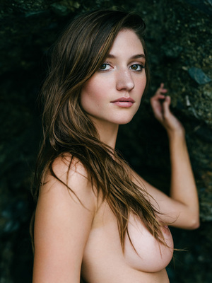 Nude Beauty Elizabeth Elam - Pic #11