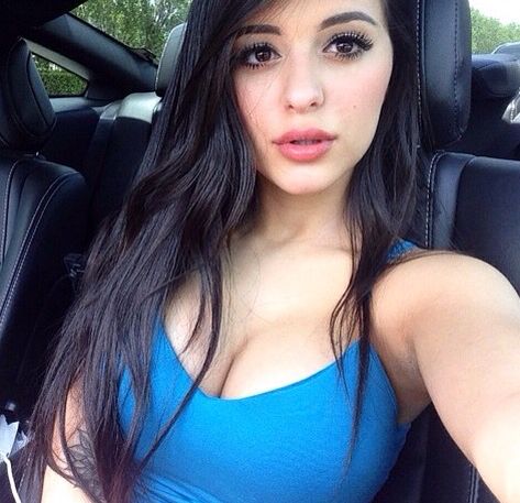 Busty Instagram Beauty Daniela Alexandra - Pic #5
