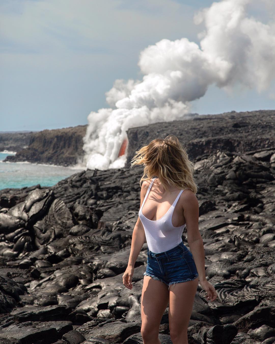 Sara Jean Underwood Around The World - Pic #12