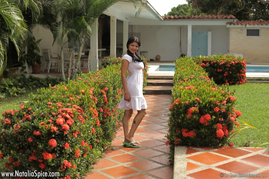 Natalia Spice Sexy In Her Summer Dress - Pic #9
