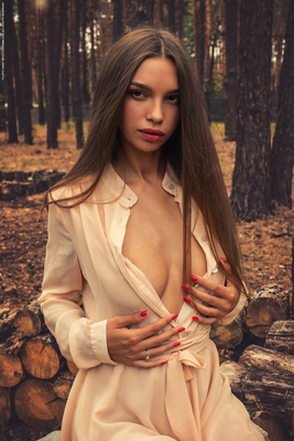 'In The Woods' with Alina via Photodromm - Pic #02
