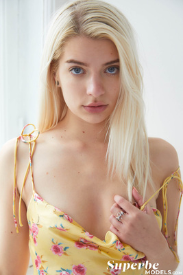 'Blonde Beauty' with Elsa Lind via Superbe Models - Pic #01