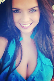 New 2016 Candids Of Busty Hottie Lauren Hanley