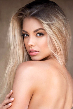 Blonde Beauty Izabela Dybowska