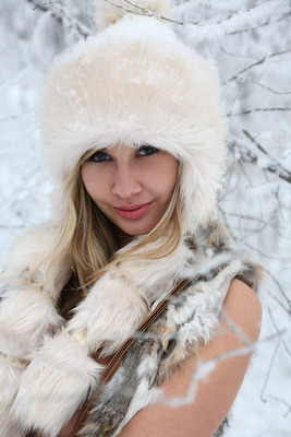 Cute Young Blonde Holy Nude in The Snow for Watch4Beauty - Pic #13