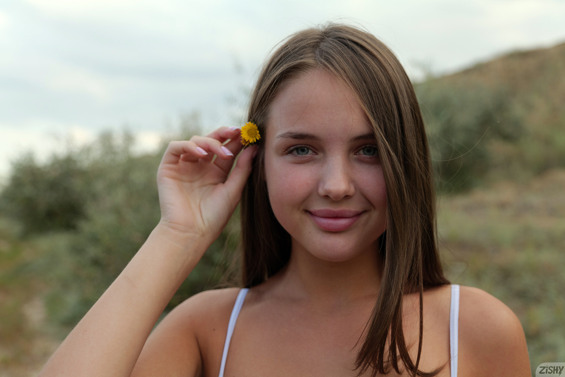 'Hot Hiker' with Olya Derkach via Zishy - Pic #0